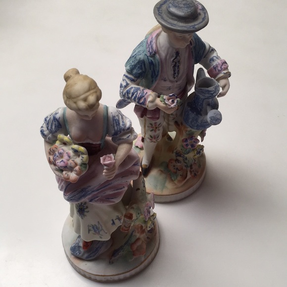 Two vintage hand-painted porcelain figurines. - Picture 6 of 12